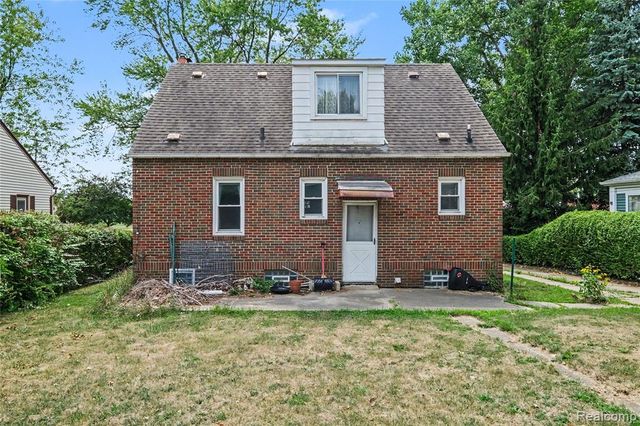 1129 E Bristol Road, Burton, MI 48529