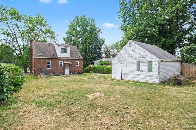 1129 E Bristol Road, Burton, MI 48529