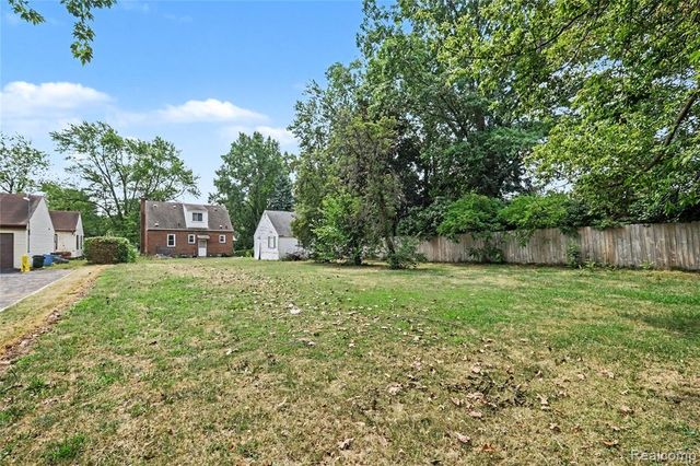 1129 E Bristol Road, Burton, MI 48529