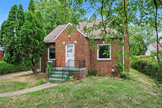 1129 E Bristol Road, Burton, MI 48529