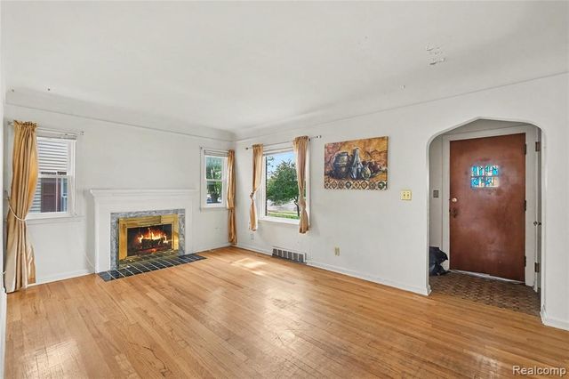 1129 E Bristol Road, Burton, MI 48529