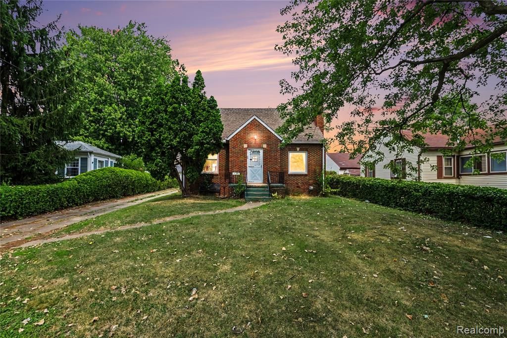 1129 E Bristol Road, Burton, MI 48529