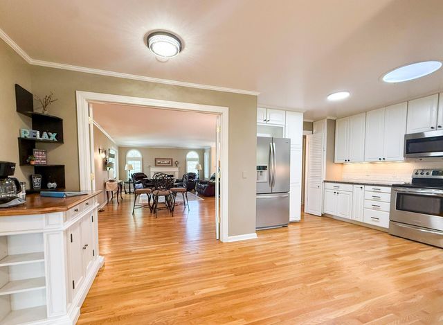 2211 Lenwood Drive SW, Rochester, MN 55902