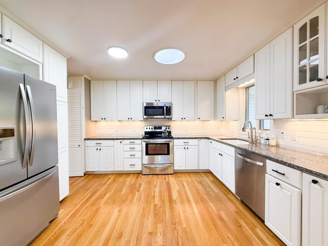 2211 Lenwood Drive SW, Rochester, MN 55902