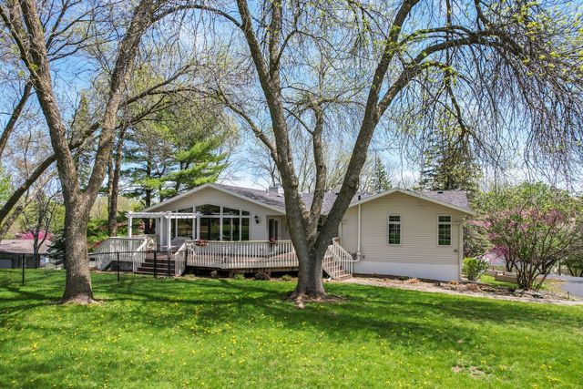 2211 Lenwood Drive SW, Rochester, MN 55902