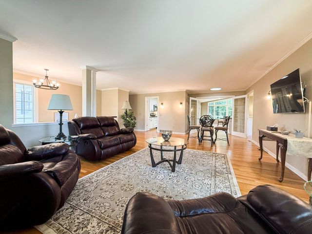 2211 Lenwood Drive SW, Rochester, MN 55902