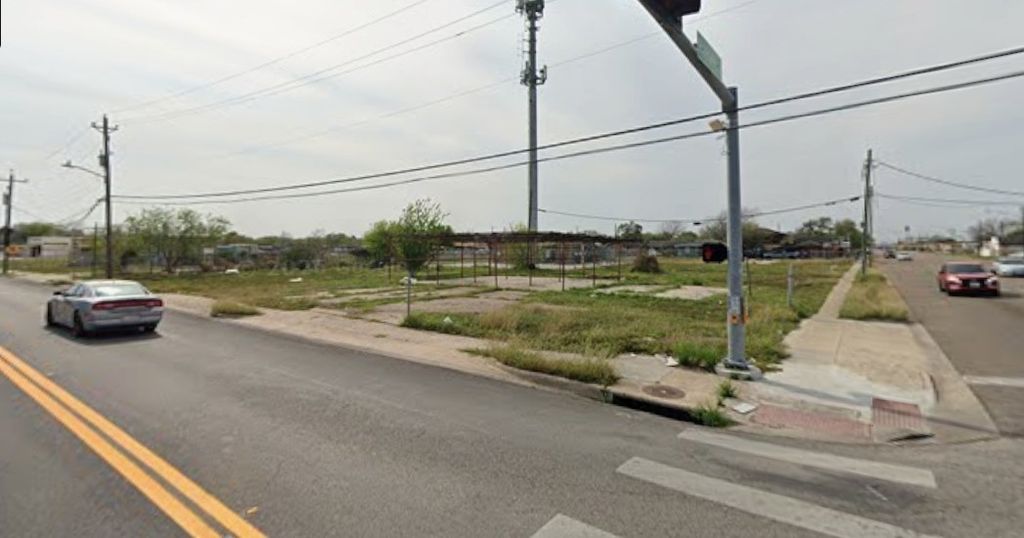 2701 Greenwood Dr, Corpus Christi, TX 78405 — photo 4