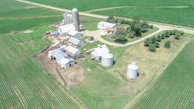 270 31st Street, Hills, MN 56138