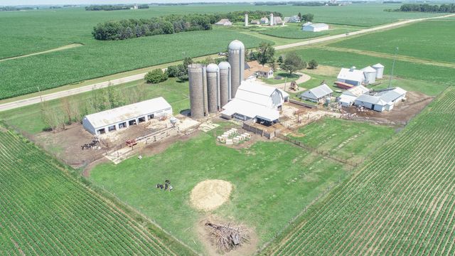 270 31st Street, Hills, MN 56138