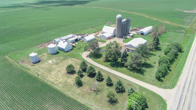 270 31st Street, Hills, MN 56138