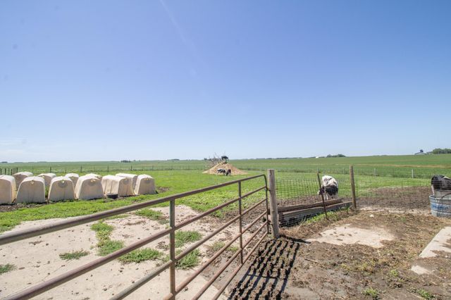 270 31st Street, Hills, MN 56138