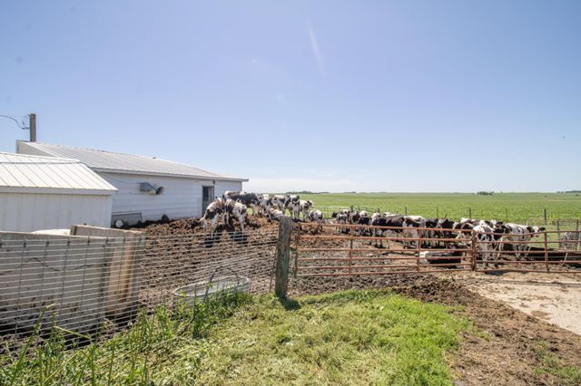 270 31st Street, Hills, MN 56138