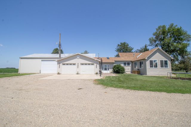 270 31st Street, Hills, MN 56138