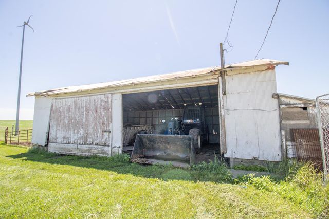 270 31st Street, Hills, MN 56138