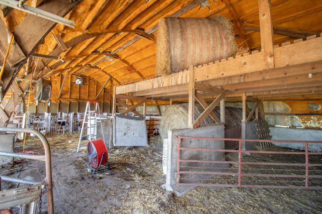 270 31st Street, Hills, MN 56138