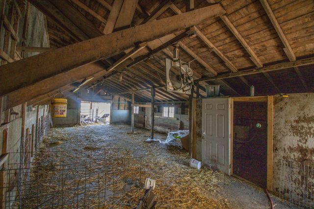 270 31st Street, Hills, MN 56138