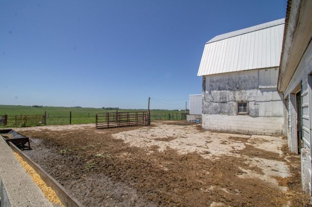 270 31st Street, Hills, MN 56138