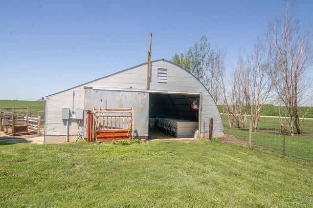 270 31st Street, Hills, MN 56138