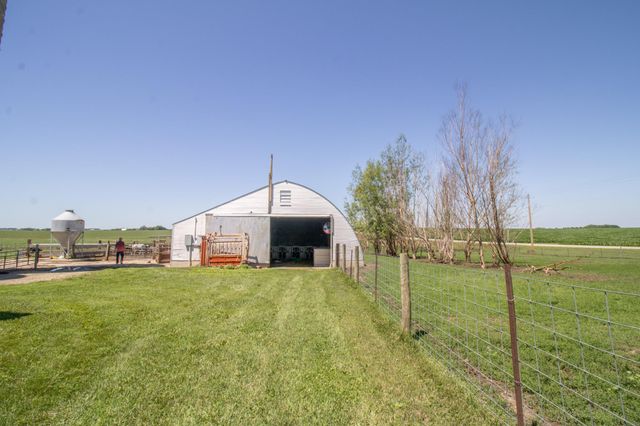 270 31st Street, Hills, MN 56138