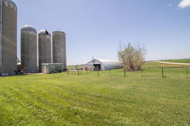 270 31st Street, Hills, MN 56138