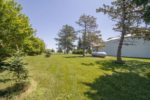 270 31st Street, Hills, MN 56138