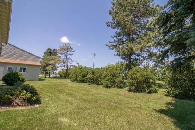 270 31st Street, Hills, MN 56138