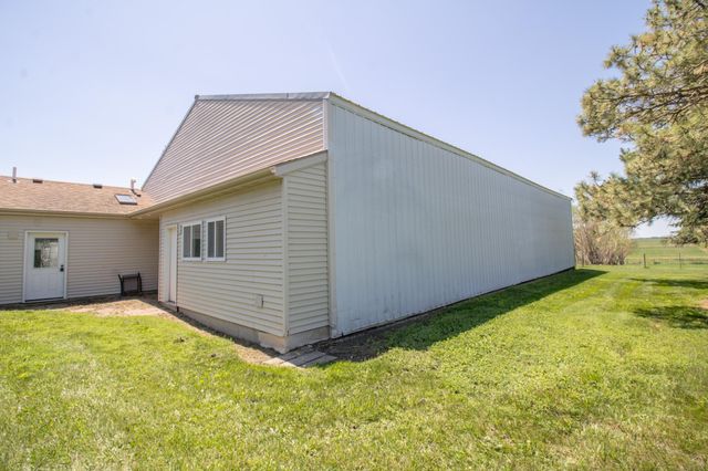 270 31st Street, Hills, MN 56138