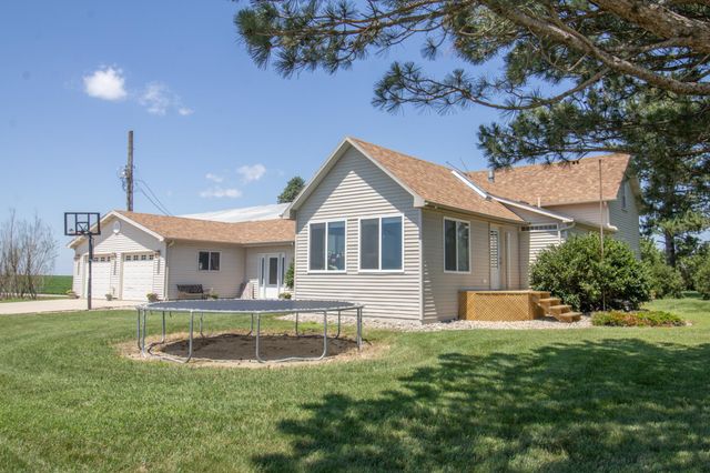 270 31st Street, Hills, MN 56138