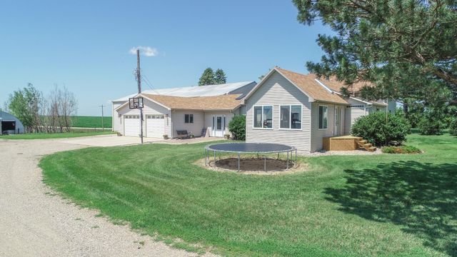 270 31st Street, Hills, MN 56138