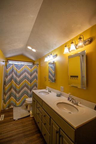 270 31st Street, Hills, MN 56138