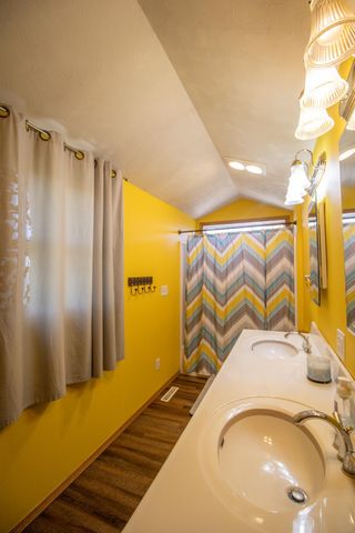 270 31st Street, Hills, MN 56138