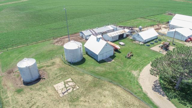 270 31st Street, Hills, MN 56138