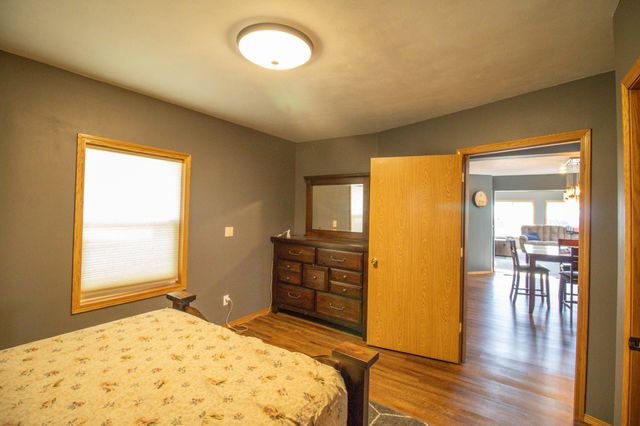 270 31st Street, Hills, MN 56138