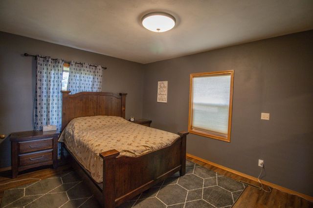 270 31st Street, Hills, MN 56138