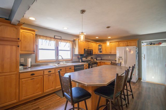 270 31st Street, Hills, MN 56138