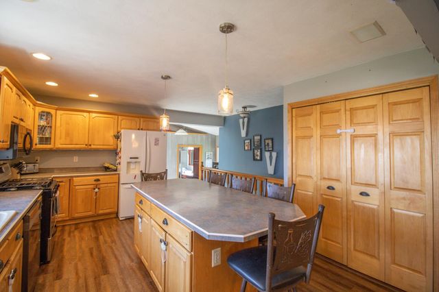 270 31st Street, Hills, MN 56138