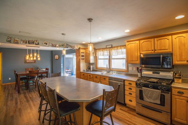 270 31st Street, Hills, MN 56138