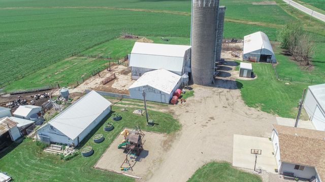 270 31st Street, Hills, MN 56138