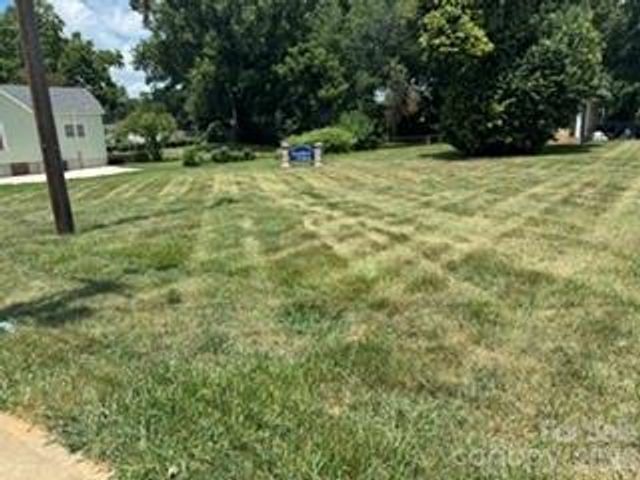 120 S Hoskins Road, Charlotte, NC 28208