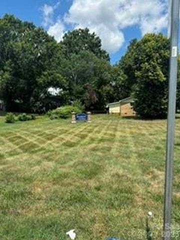 120 S Hoskins Road, Charlotte, NC 28208