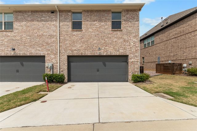 523 Cobblestone Lane, Irving, TX 75039