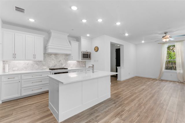 523 Cobblestone Lane, Irving, TX 75039