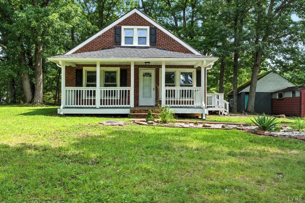 Image 1 of property listing at 17087 Richmond Highway, Pamplin, VA 23958