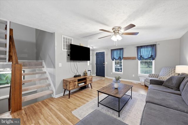 44084 FERNCLIFF TER, Ashburn, VA 20147