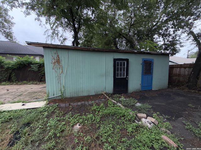 423 N SAN IGNACIO AVE, San Antonio, TX 78228