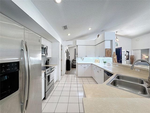 566 MONTANA AVENUE, Davenport, FL 33897