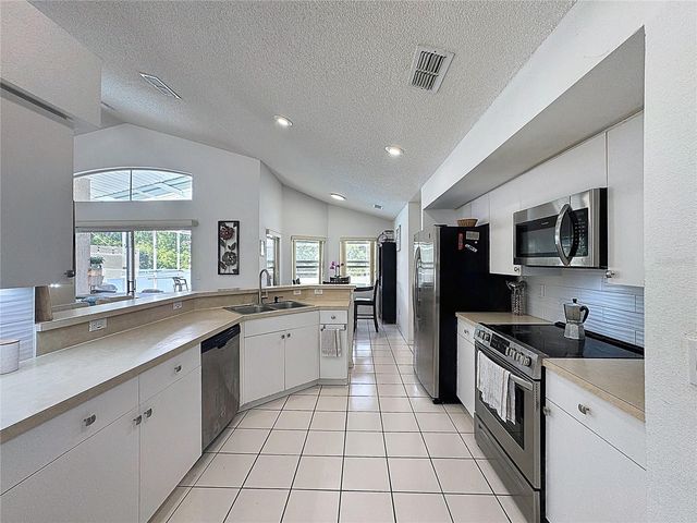 566 MONTANA AVENUE, Davenport, FL 33897