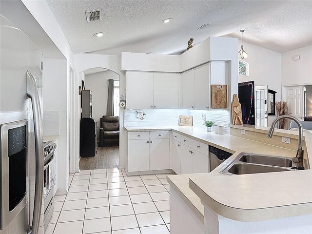 566 MONTANA AVENUE, Davenport, FL 33897