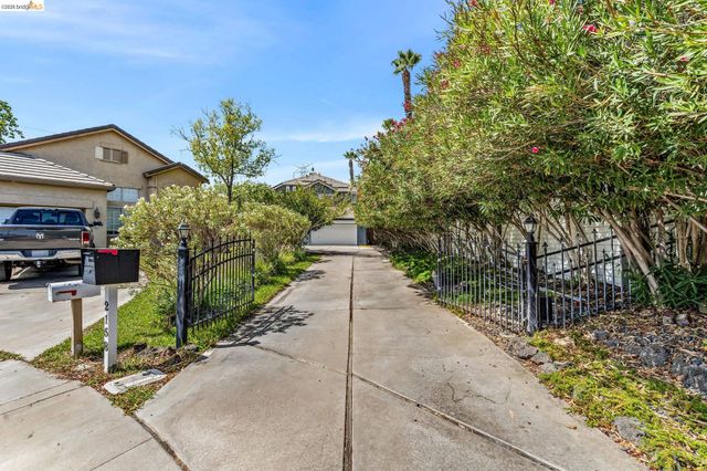 2158 Newport Ct, Discovery Bay, CA 94505
