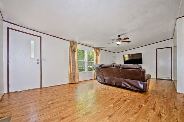 317 River Road, Angleton, TX 77515